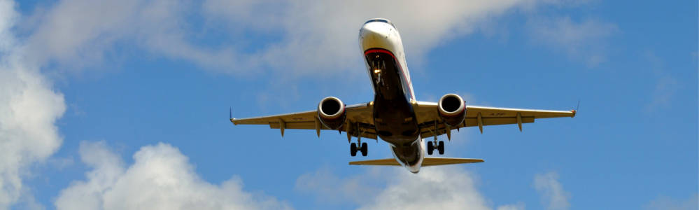 Flug verfolgen: Bild eines Flugzeugs, das sich im Flug verfolgen lässt, wenn eine entsprechende Website zum Einsatz kommt.