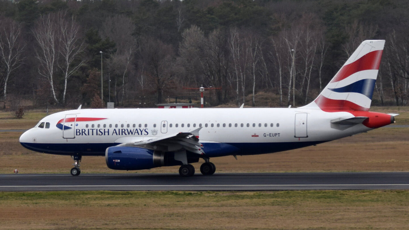 A British Airways aircraft on the tarmac. Only after take-off are aircraft digitally visible on Radarbox.