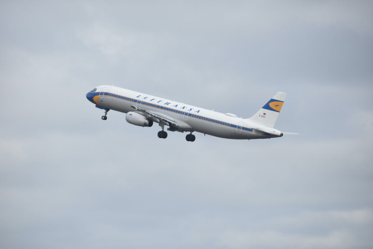 Ett Lufthansa-flygplan strax efter start - det är redan nu möjligt att spåra flygningar.
